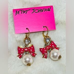 Betsey Johnson bow & pearl earrings NWT